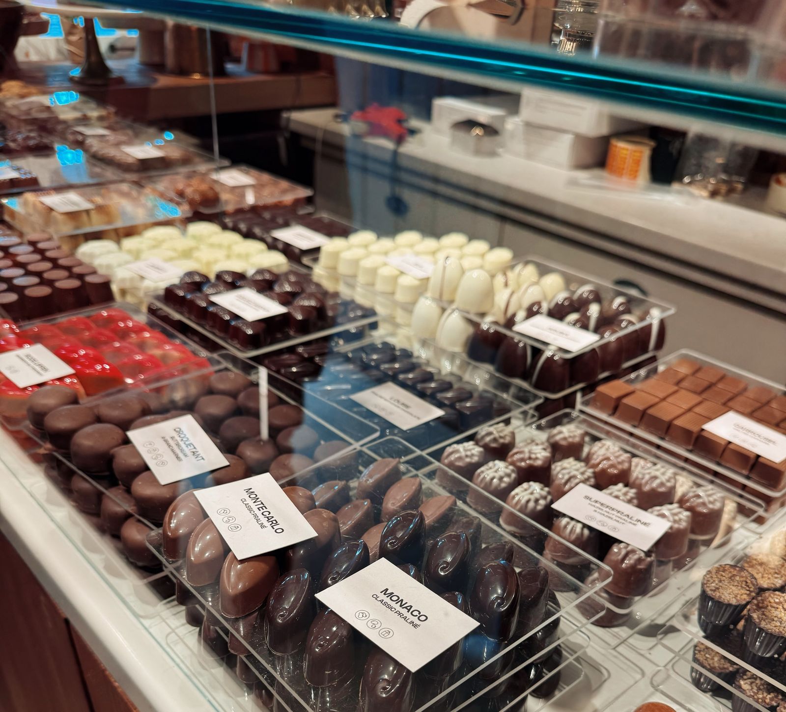Vitrine de chocolates em Bruges